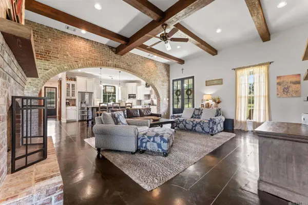 863 E Plains Port Hudson Rd, Zachary, LA 70791