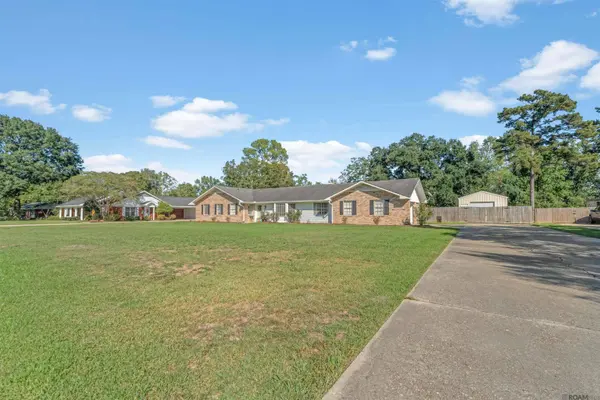 5824 Fennwood Dr, Zachary, LA 70791