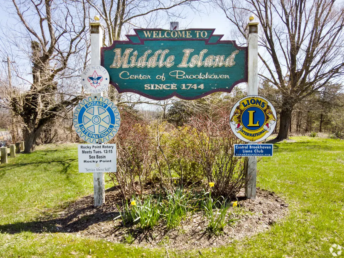 middle-island-ny-2