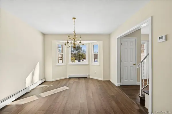 17 Montclair ST, Port Jefferson Station, NY 11776