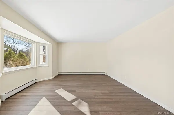 17 Montclair ST, Port Jefferson Station, NY 11776