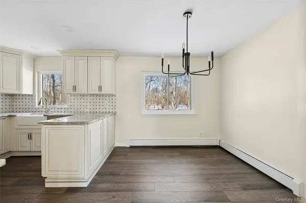 17 Montclair ST, Port Jefferson Station, NY 11776