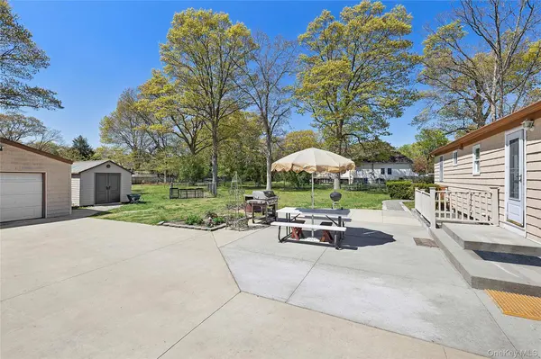 140 Poplar ST, Central Islip, NY 11722