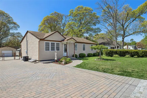 140 Poplar ST, Central Islip, NY 11722