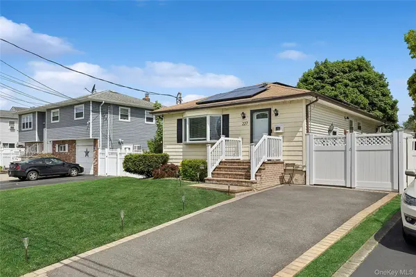 227 Chelsea AVE, West Babylon, NY 11704