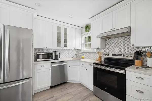 227 Chelsea AVE, West Babylon, NY 11704