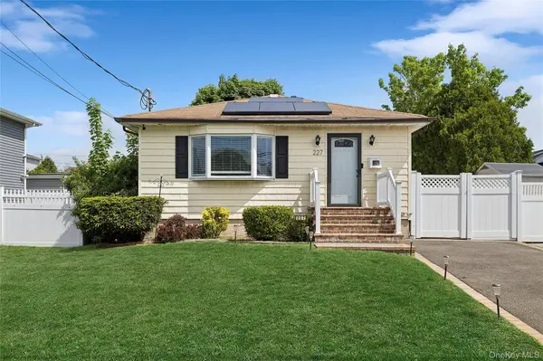 227 Chelsea AVE, West Babylon, NY 11704