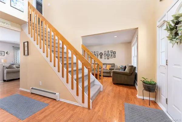 4 Redbud CT, Middle Island, NY 11953