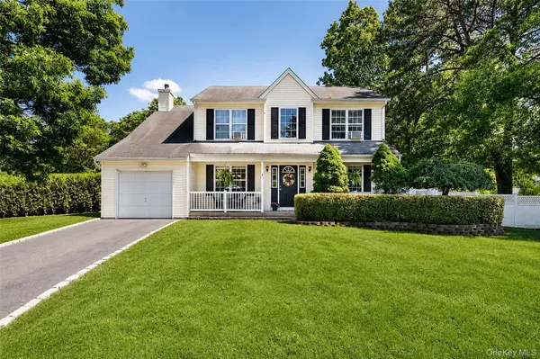 4 Redbud CT, Middle Island, NY 11953