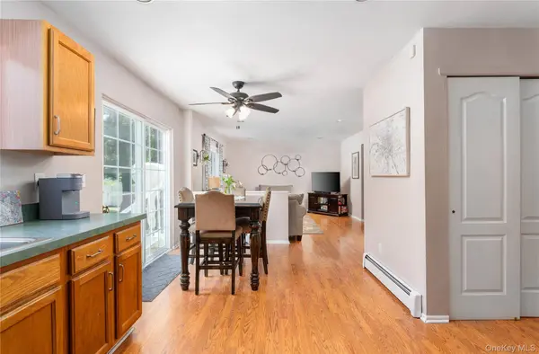 4 Redbud CT, Middle Island, NY 11953