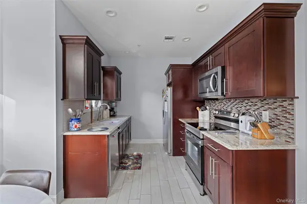 120 Kettles LN #120, Medford, NY 11763