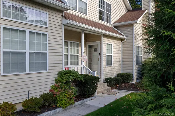 120 Kettles LN #120, Medford, NY 11763