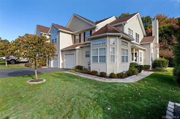 120 Kettles LN #120, Medford, NY 11763