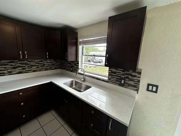3704 Meadowbreeze Dr, Tampa, FL 33619-1249