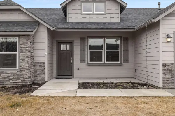 2433 Hazelwood AVE, Redmond, OR 97756