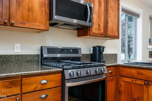 20768 Horizon Ridge PL, Bend, OR 97701