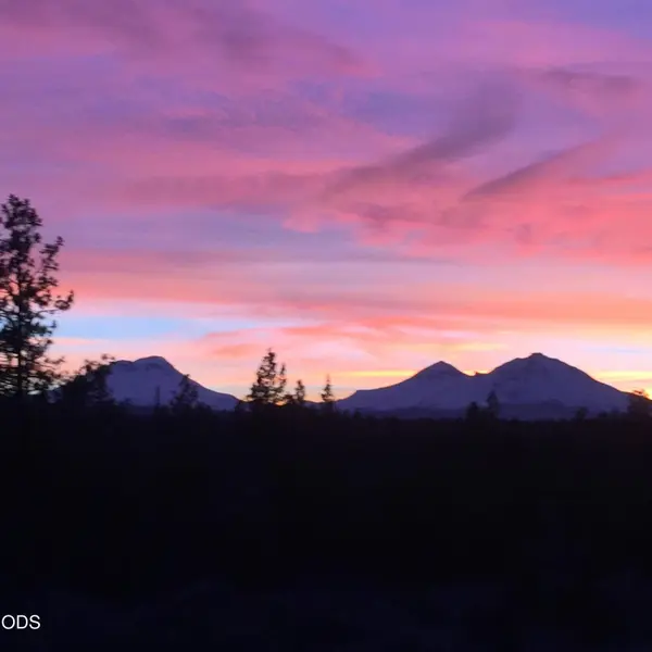 67422 Trout LN, Bend, OR 97703