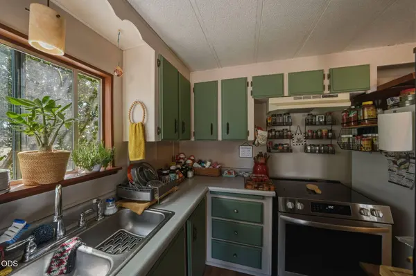 67050 Gist RD, Bend, OR 97703