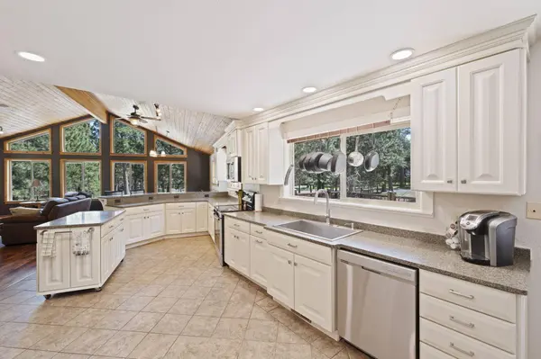 14590 Mountain View LOOP, Sisters, OR 97759