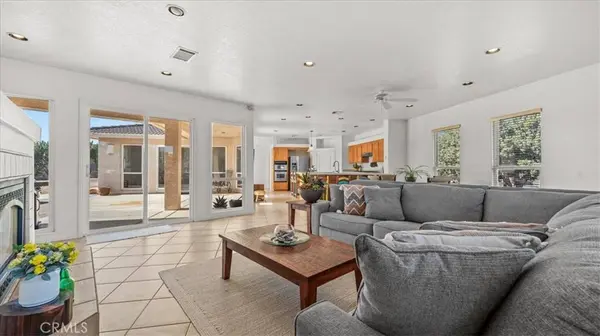 6976 Cataba, Oak Hills, CA 92344