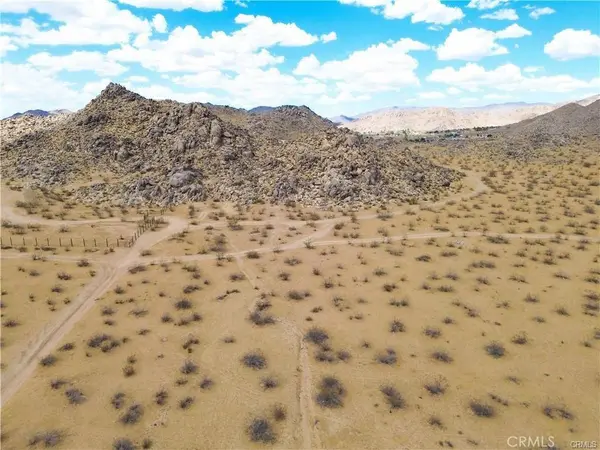 16 Laguna Seca, Apple Valley, CA 92307