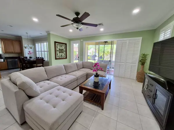 8212 CALTERRA DR, Palm Beach Gardens, FL 33418
