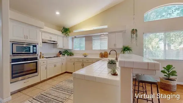 2050 E Fox Glen DR, Fresno, CA 93730