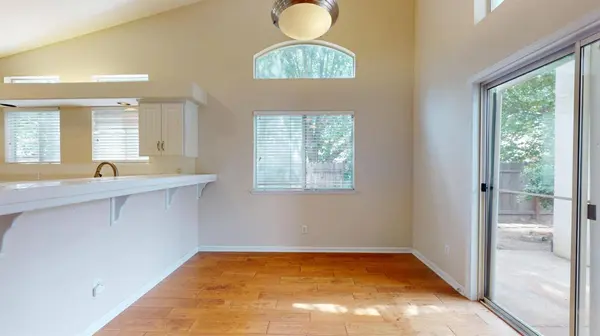 2050 E Fox Glen DR, Fresno, CA 93730