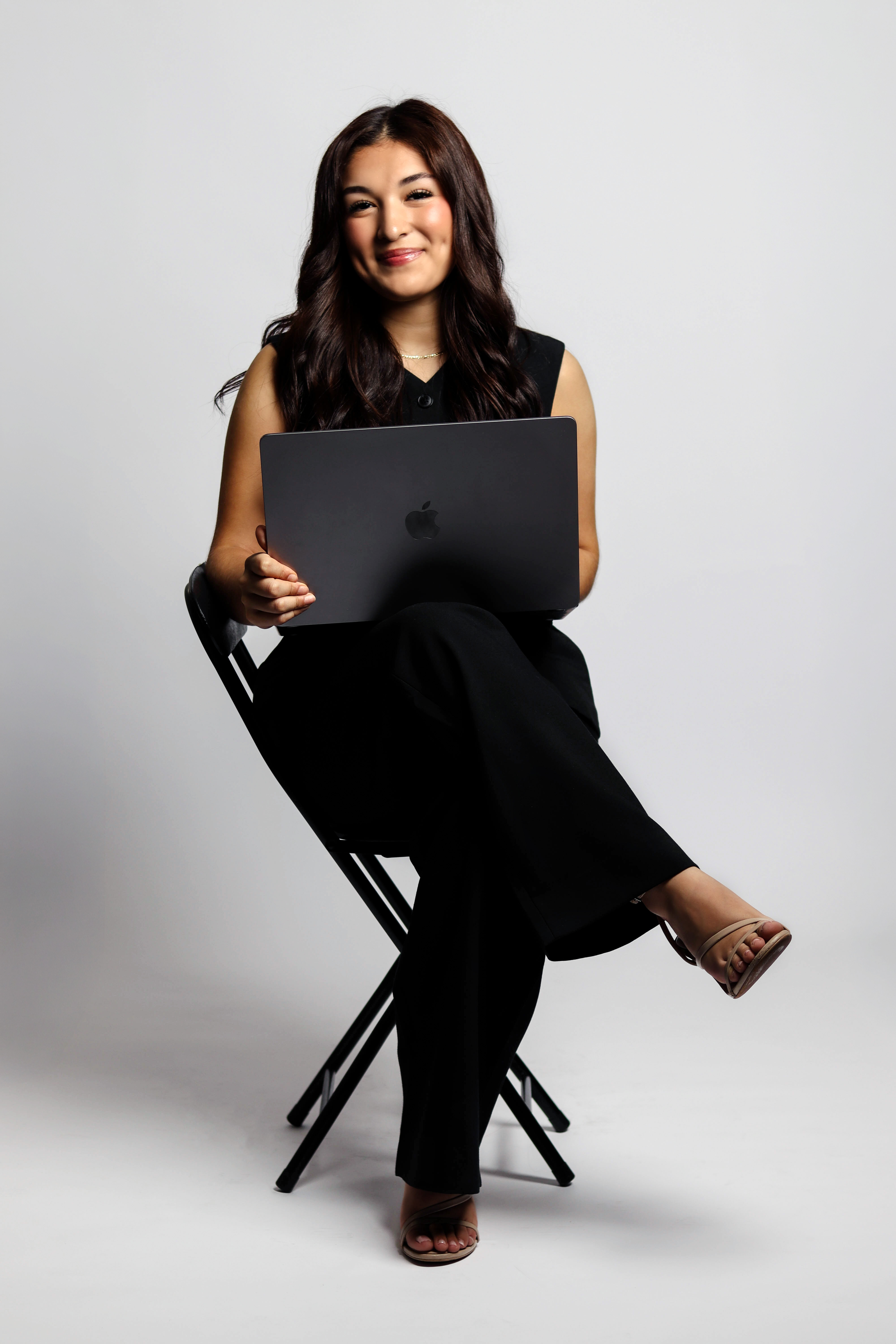 Myah Gonzales working with clients