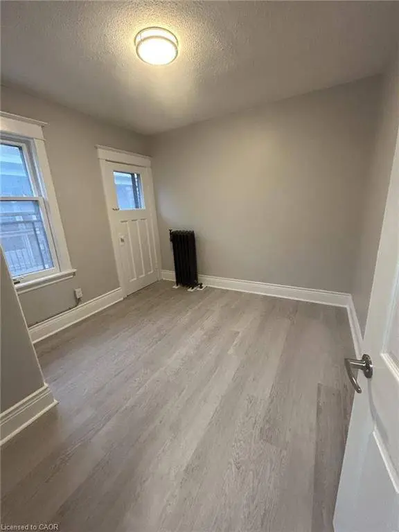 983 Main ST E #6, Hamilton, ON L8M 1N3