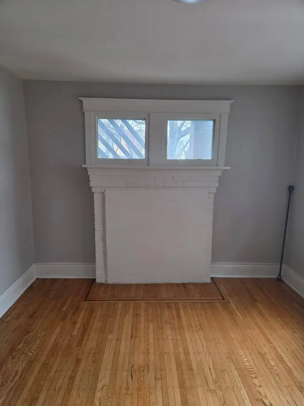 985 Main ST E #5, Hamilton, ON L8M 1N3
