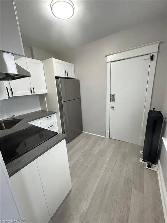 983 Main ST E #6, Hamilton, ON L8M 1N3