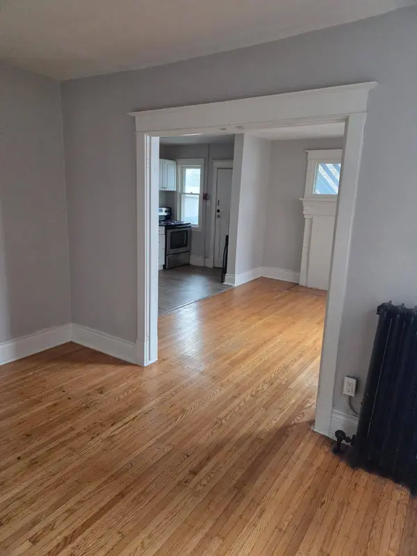 985 Main ST E #5, Hamilton, ON L8M 1N3