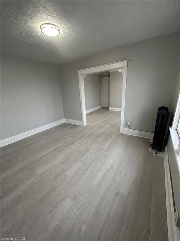 983 Main ST E #6, Hamilton, ON L8M 1N3