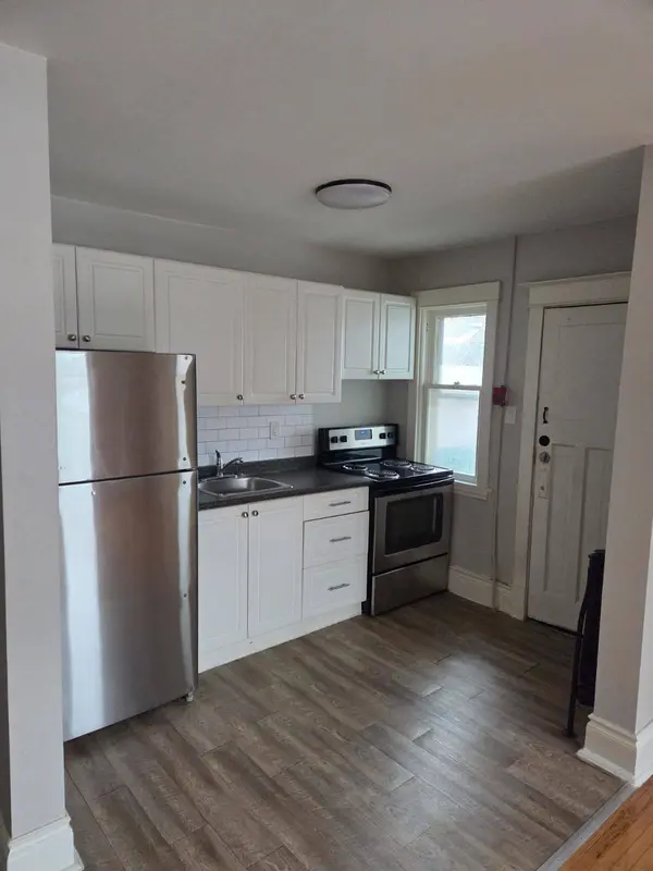 985 Main ST E #5, Hamilton, ON L8M 1N3