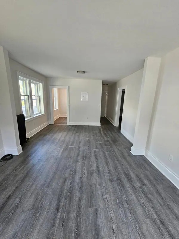 983 Main ST E #1, Hamilton, ON L8M 1N3