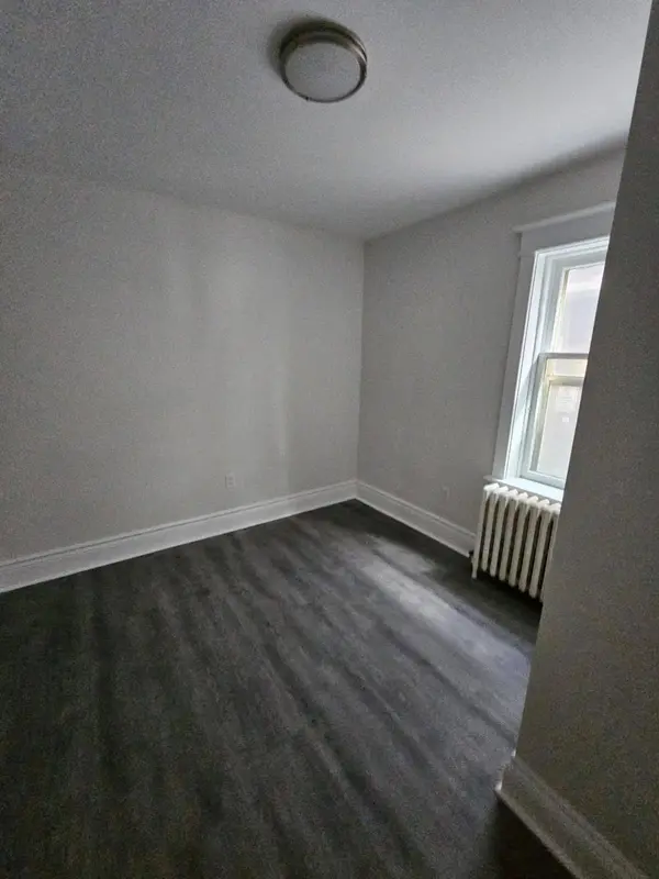 983 Main ST E #1, Hamilton, ON L8M 1N3
