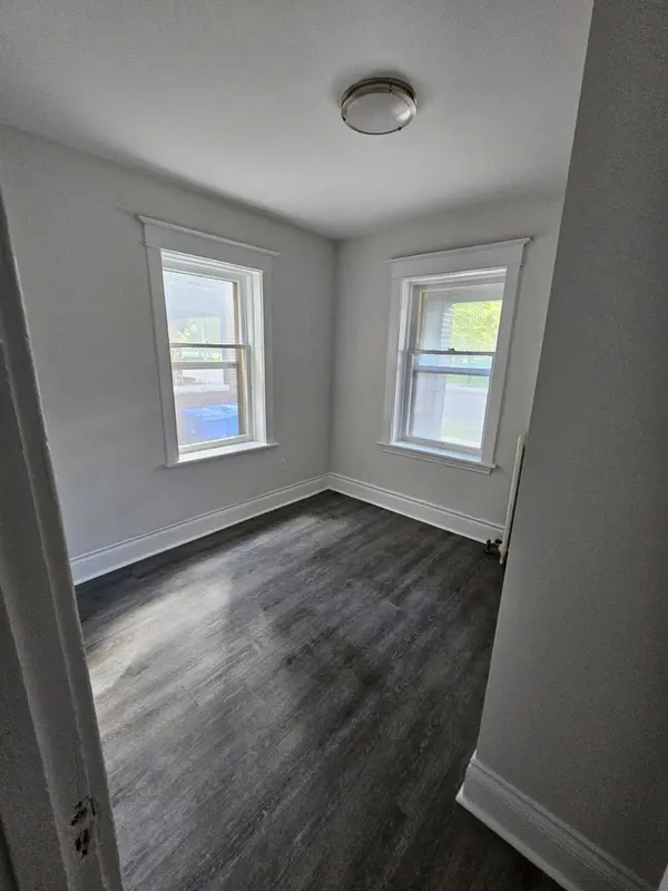 983 Main ST E #1, Hamilton, ON L8M 1N3