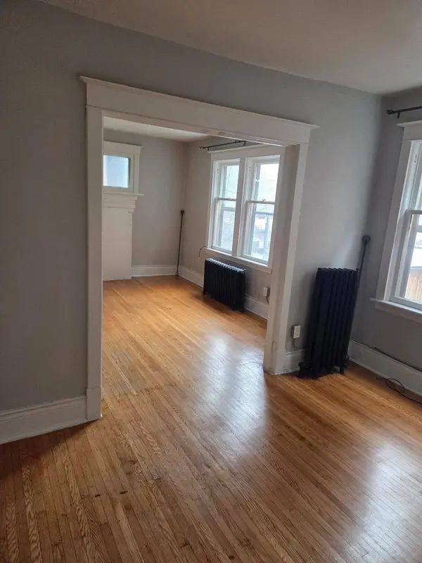985 Main ST E #5, Hamilton, ON L8M 1N3