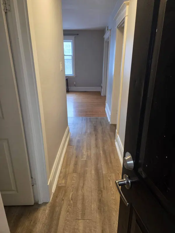 985 Main ST E #5, Hamilton, ON L8M 1N3