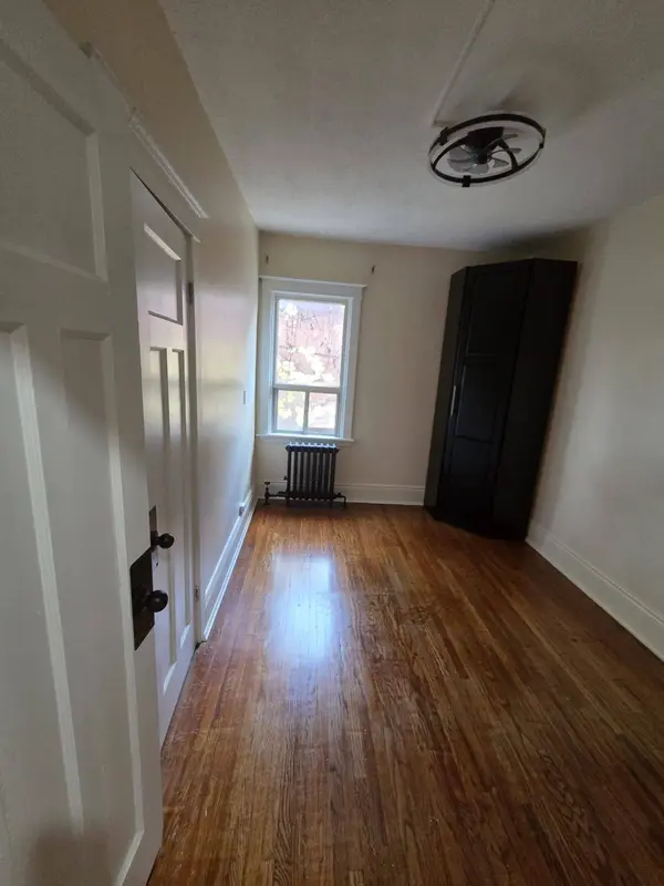 479 Aberdeen AVE #4, Hamilton, ON L8P 2S5