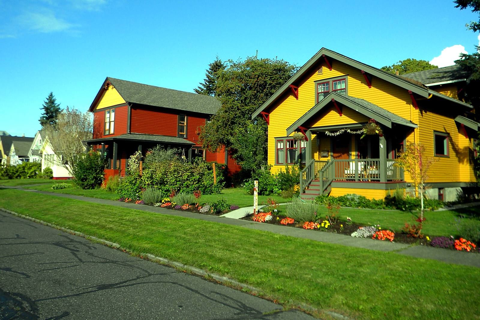 Colorful historic homes along Eldridge Avenue in Bellingham WA, part of the housing stock behind Bellingham housing costs