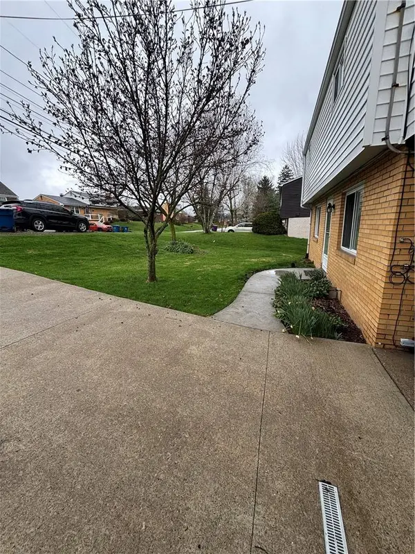 546 Millers Ln, Plum Boro, PA 15239