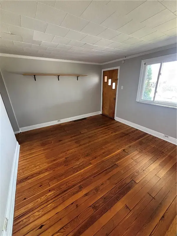 4243 Gladstone St, Greenfield, PA 15207