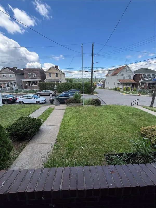 4243 Gladstone St, Greenfield, PA 15207