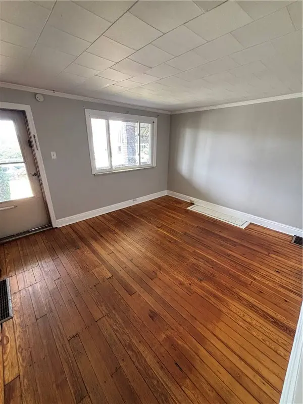 4243 Gladstone St, Greenfield, PA 15207