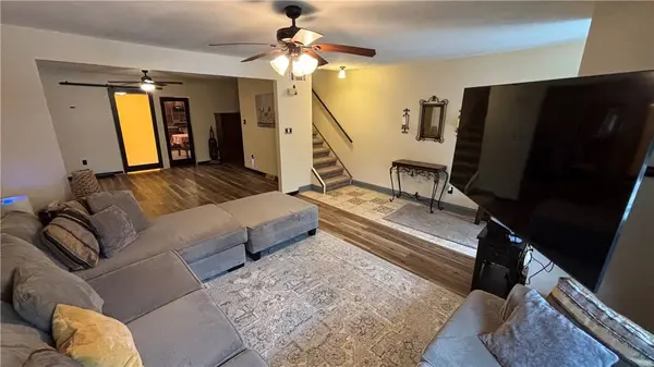 415 Agatha St, Pitcairn, PA 15140