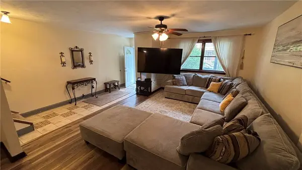 415 Agatha St, Pitcairn, PA 15140