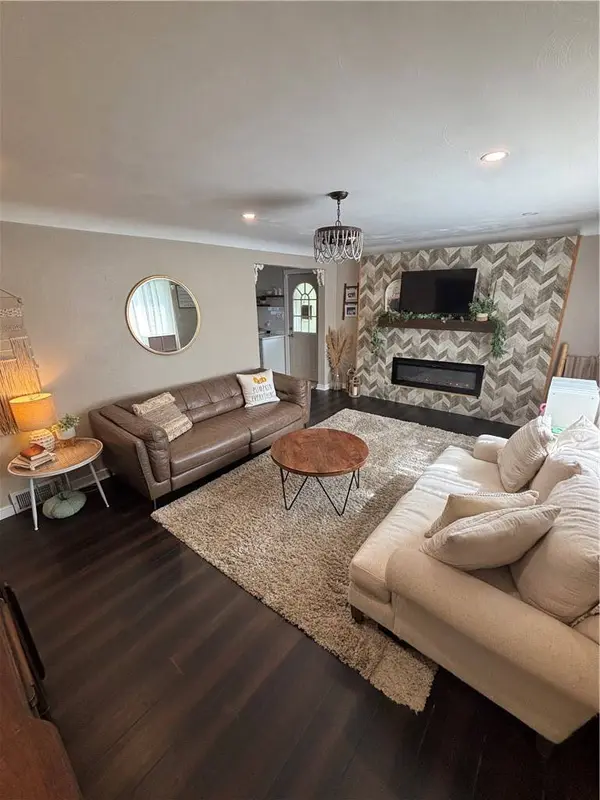 1115 Grandview Dr, Jeannette, PA 15644