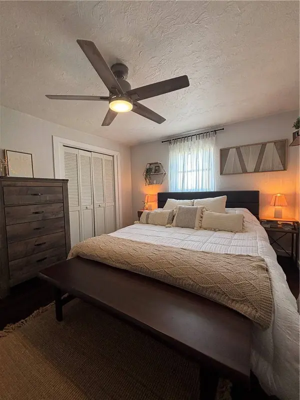 1115 Grandview Dr, Jeannette, PA 15644